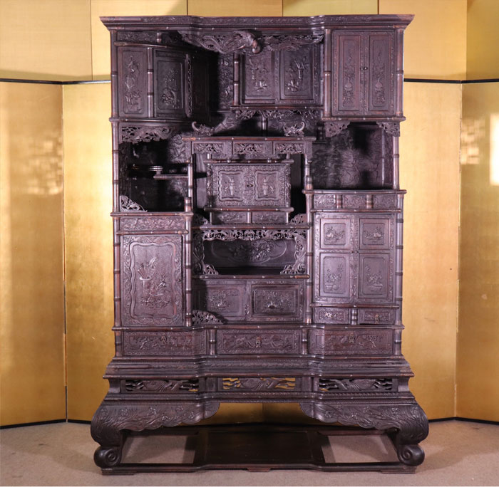 清代宮廷家具 紫檀雲龍彫刻羅漢床と飾り棚