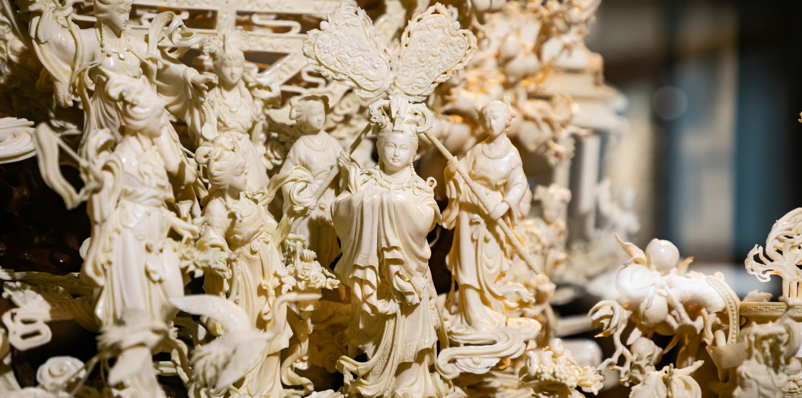 世界最大級の象牙彫刻と出会う、圧巻の美術館