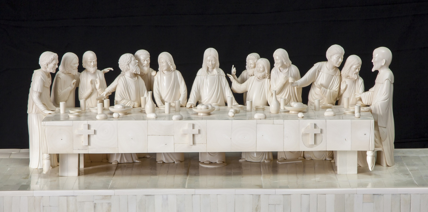 世界最大級の象牙彫刻と出会う、圧巻の美術館